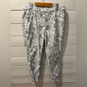 🤍Charlie B cropped floral pants, size 14